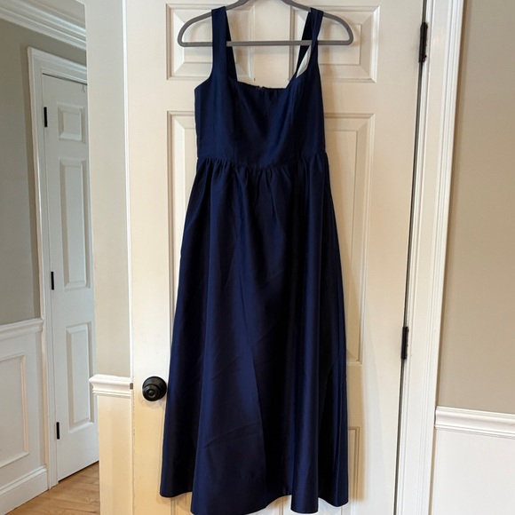 Tuckernuck Dresses & Skirts - Tuckernuck Stylish Navy Blue Sleeveless Dress